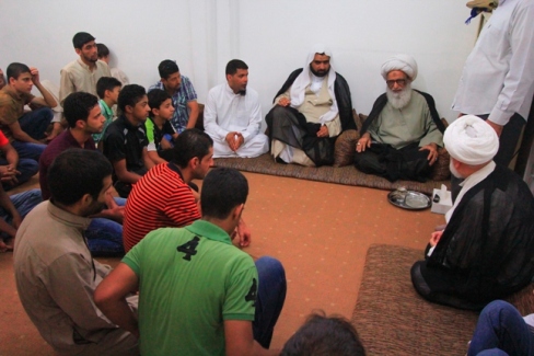 المرجع النجفي : بالتمسك بأهل بيت النبي الأَكرم (ص) والقرآن الكريم نكون قد أَظهرنا الإسلام الأَصيل السمح